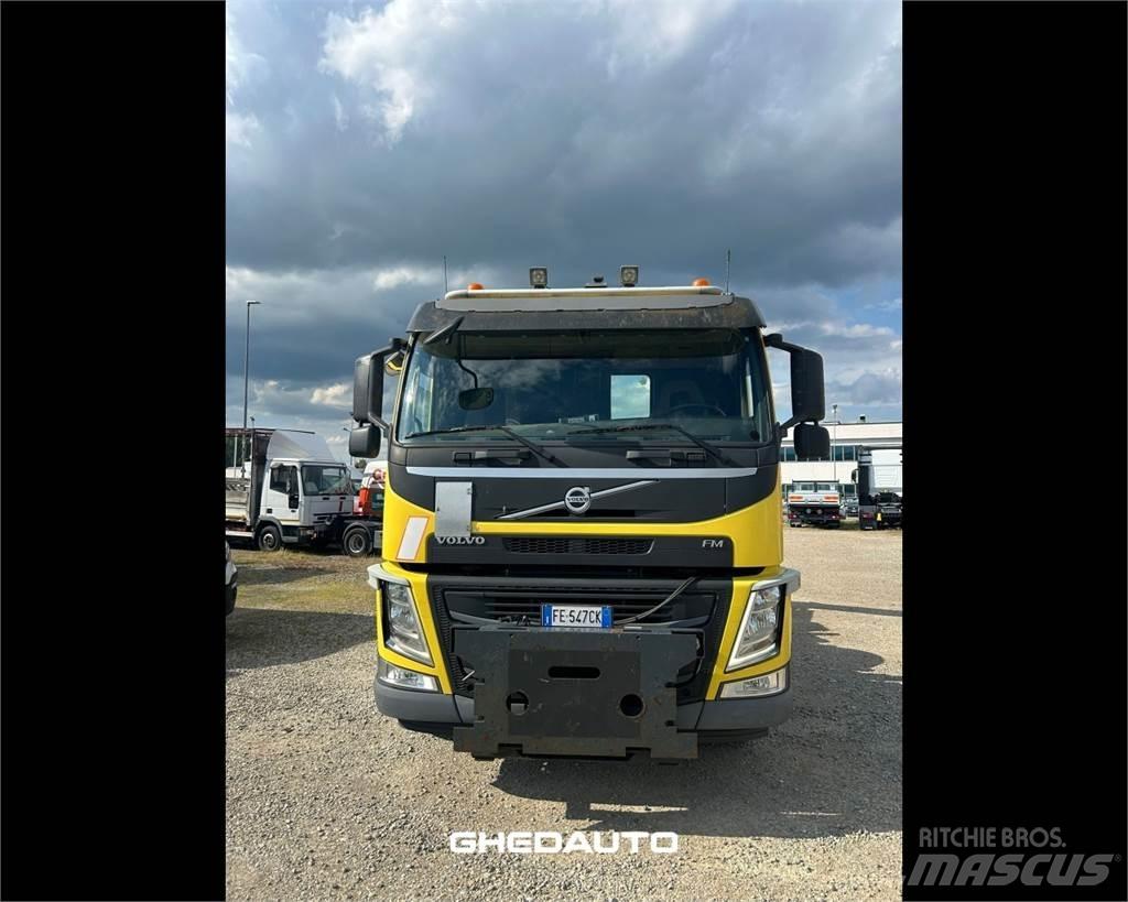 Volvo TRUCKS VOLVO Samochody ciężarowe ze skrzynią zamkniętą