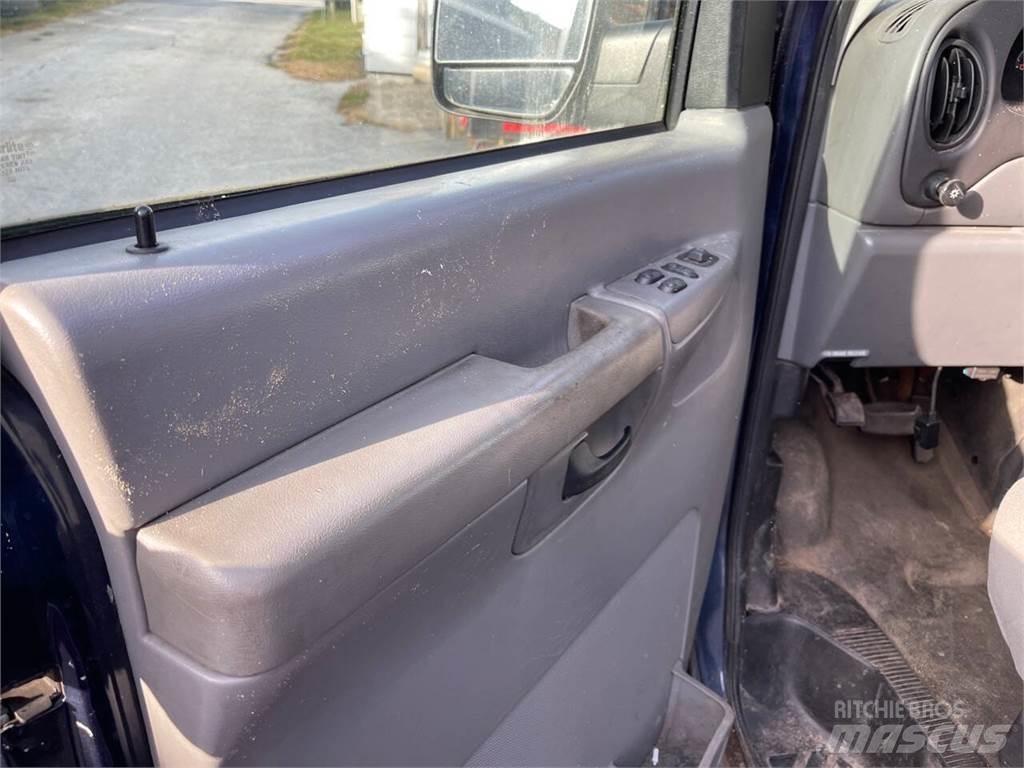 Ford E-Series Busy / Vany