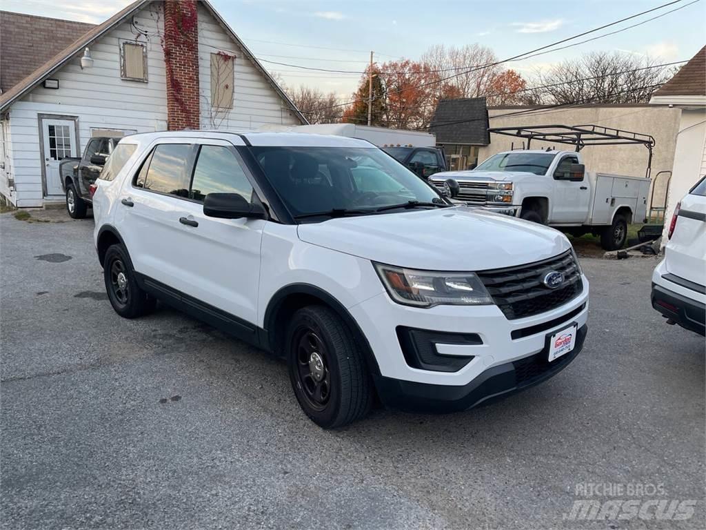 Ford Explorer Samochody osobowe