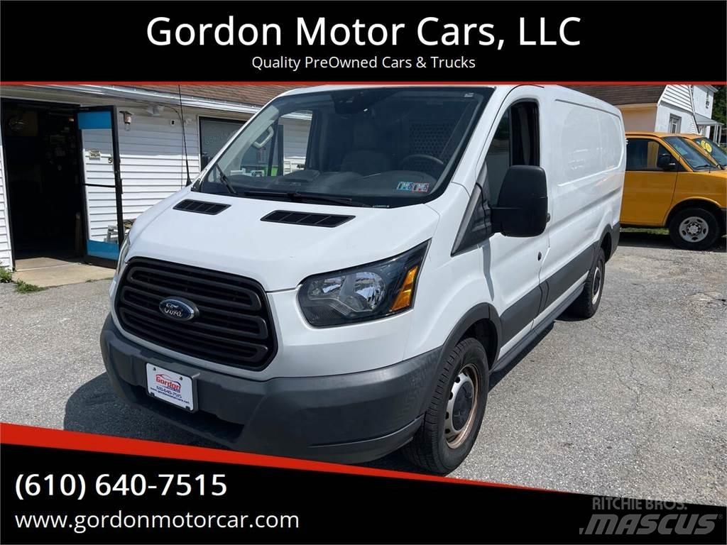 Ford Transit Busy / Vany