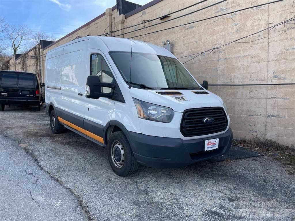 Ford Transit Busy / Vany