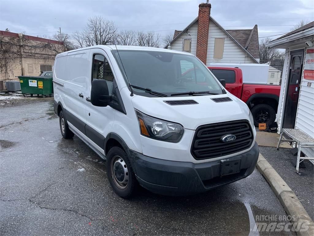 Ford Transit Samochody dostawcze ze skrzynią zamkniętą