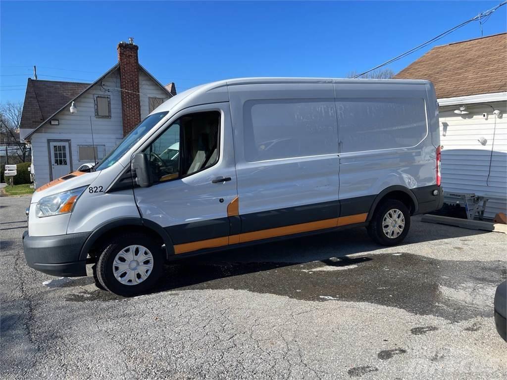 Ford Transit Busy / Vany