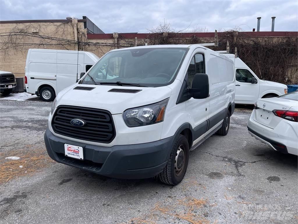 Ford Transit Busy / Vany