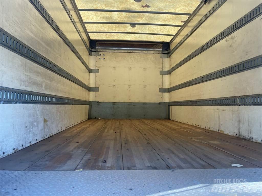 Isuzu NRR Samochody ciężarowe ze skrzynią zamkniętą