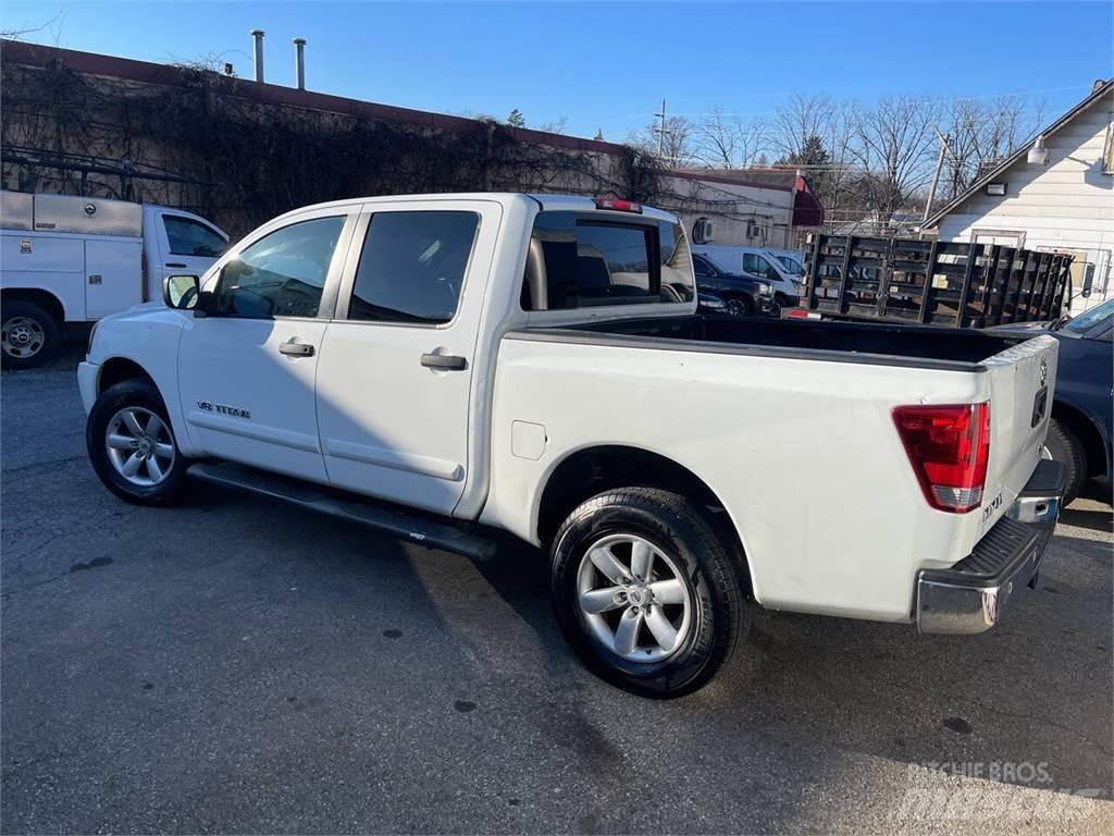 Nissan Titan Pick-upy / Pojazdy z otwieranymi burtami