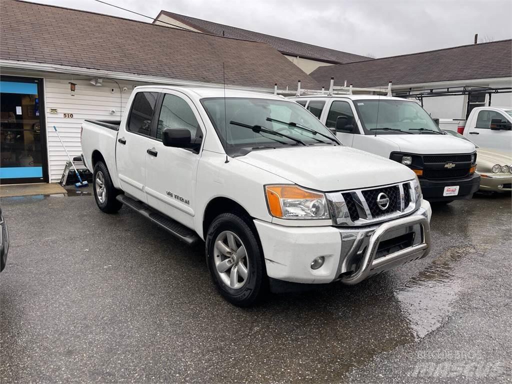 Nissan Titan Pick-upy / Pojazdy z otwieranymi burtami