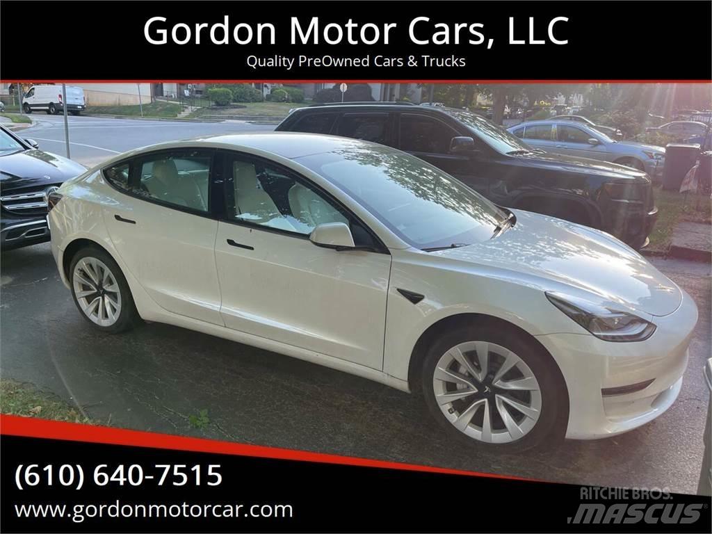 Tesla Model 3 Samochody osobowe