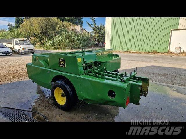 John Deere 359 Prasy kostkujące