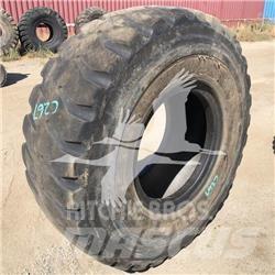 Titan 20.5R25 Opony, koła i felgi