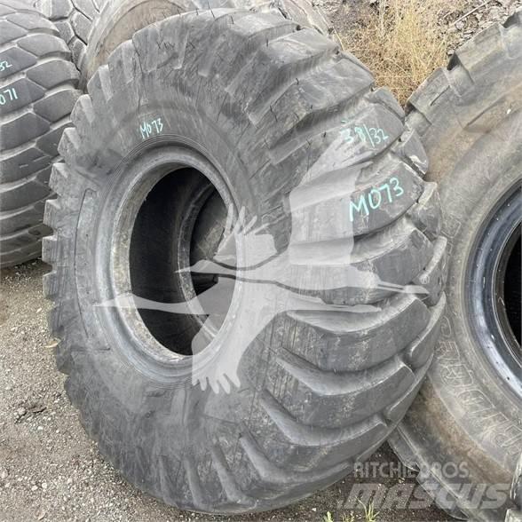 Titan 23.5x25 Opony, koła i felgi