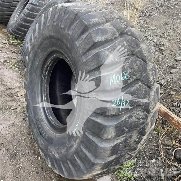 Titan 23.5x25 Opony, koła i felgi