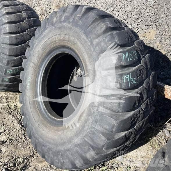 Titan 23.5x25 Opony, koła i felgi