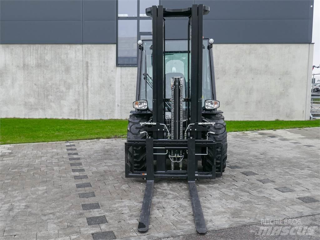 Manitou MC 30-4 Wózki widłowe terenowe
