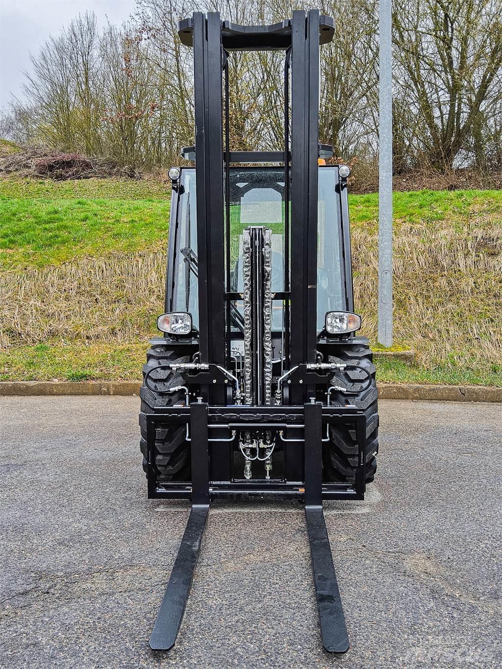 Manitou MC 30-4 Wózki widłowe terenowe