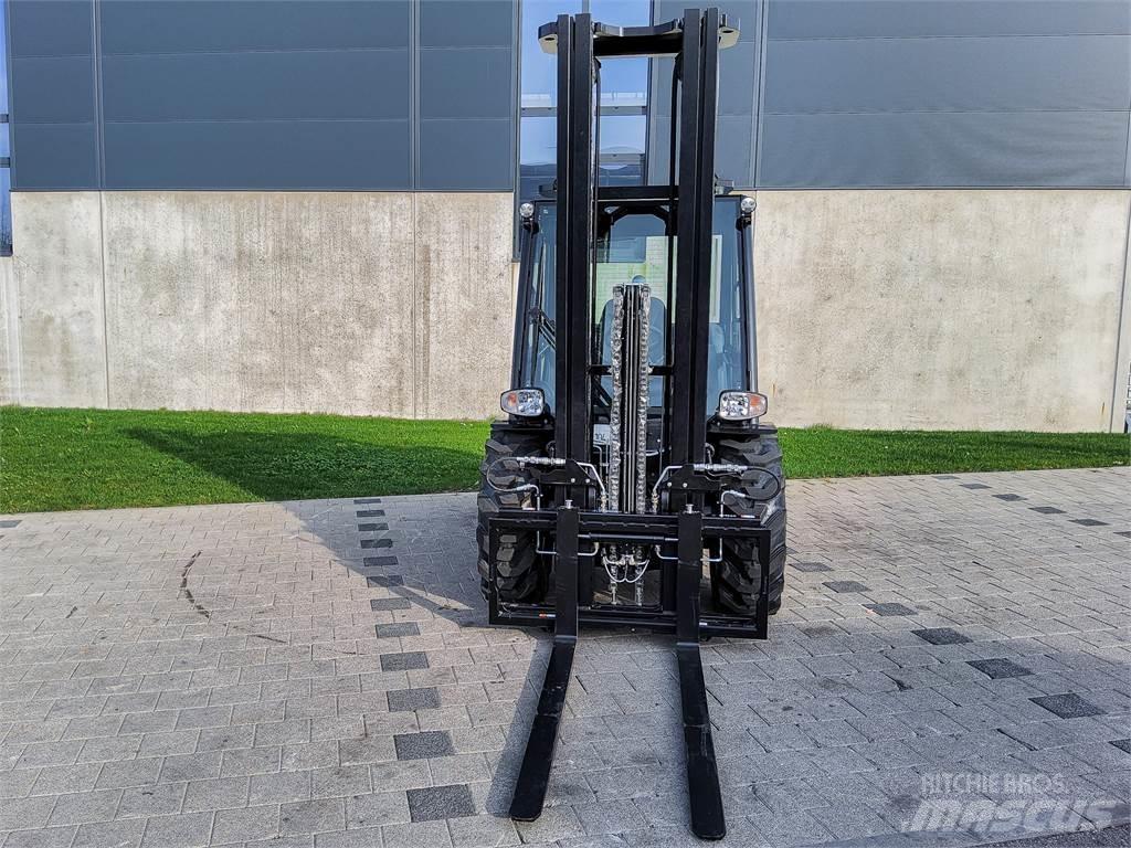 Manitou MC 30-4 Wózki widłowe terenowe