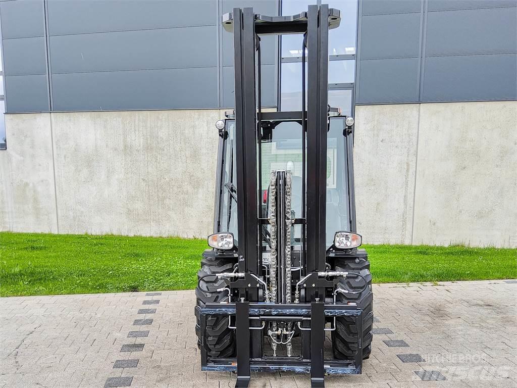 Manitou MC 30-4 Wózki widłowe terenowe