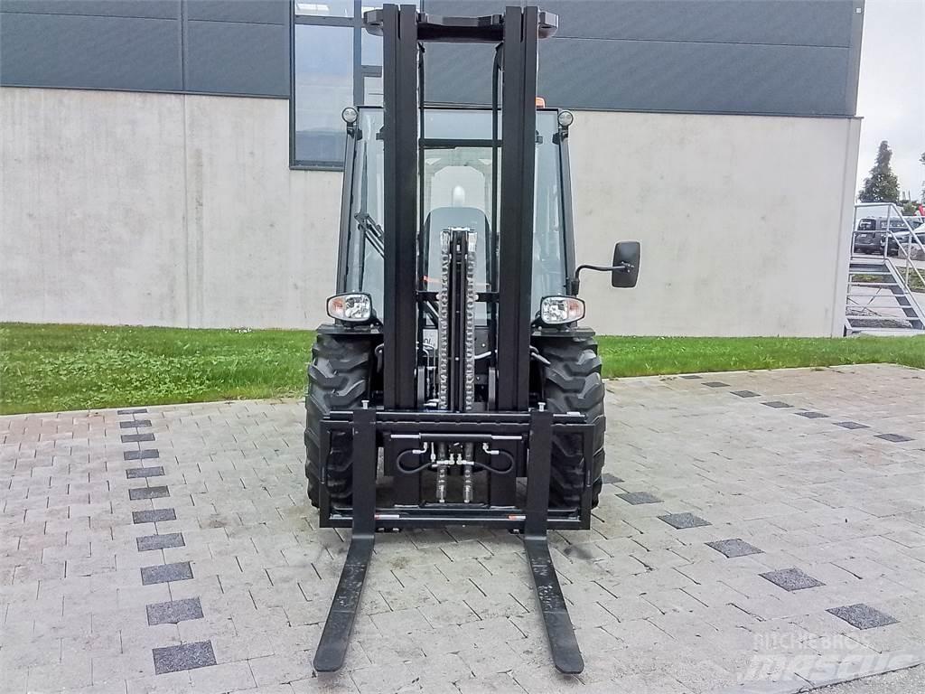Manitou MC 30-4 Wózki widłowe terenowe