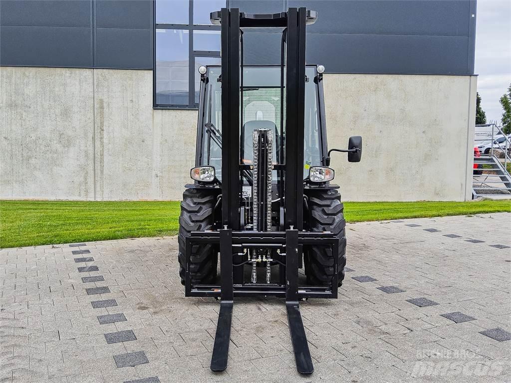 Manitou MC 30-4 Wózki widłowe terenowe