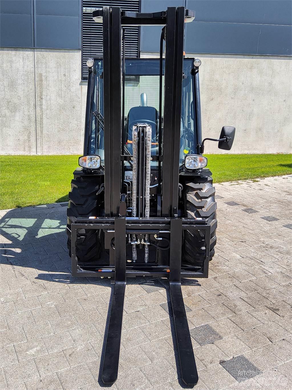 Manitou MC 30-4 Wózki widłowe terenowe
