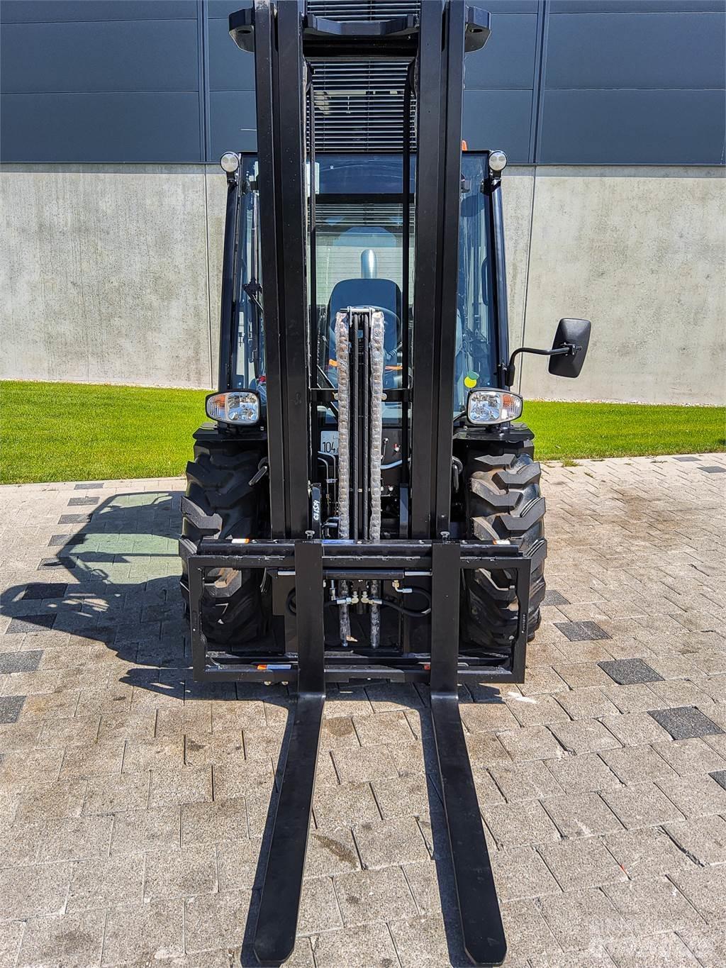 Manitou MC 30-4 Wózki widłowe terenowe