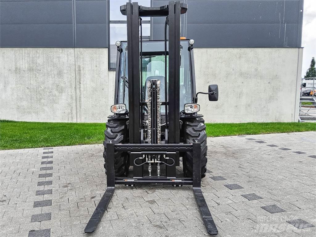Manitou MC 30-4 Wózki widłowe terenowe