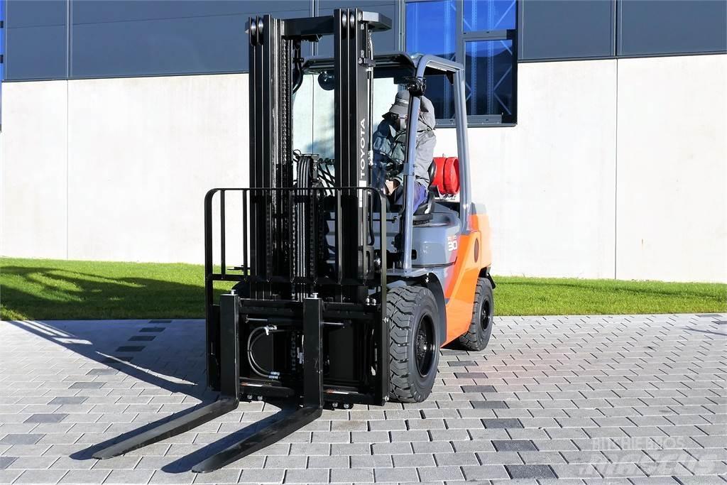 Toyota 02-8FGF30 Wózki LPG
