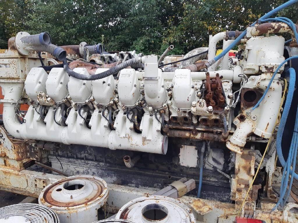 Komatsu 930E Silniki