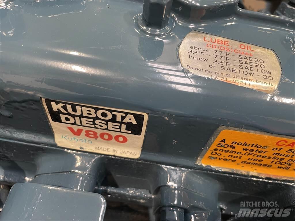 Kubota V800 motor - 4 cyl. Silniki