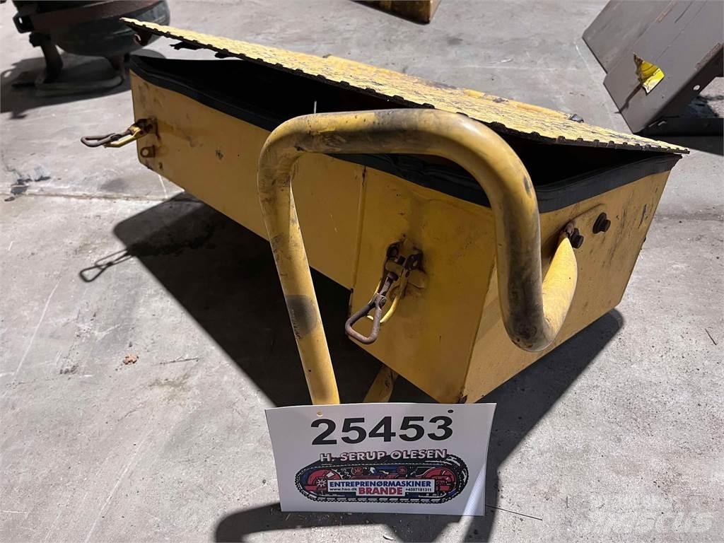 Volvo L120F værktøjskasse Inne akcesoria