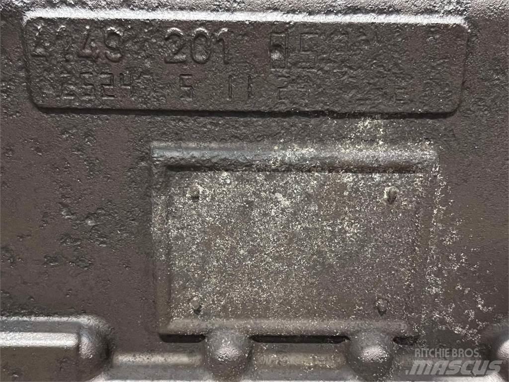 ZF transmission Przekładnie i skrzynie biegów