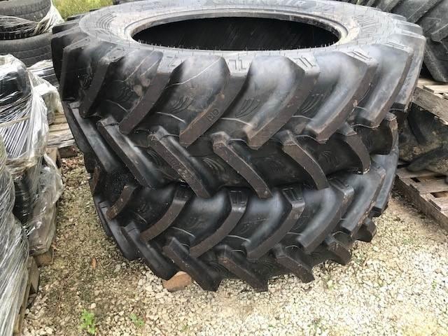  Rear Tyres Opony, koła i felgi