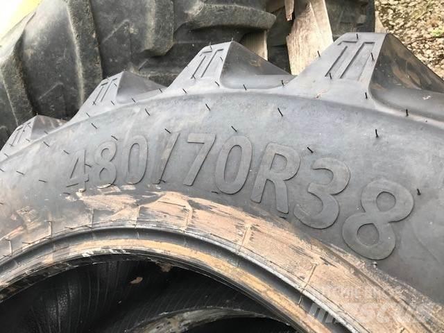  Rear Tyres Opony, koła i felgi