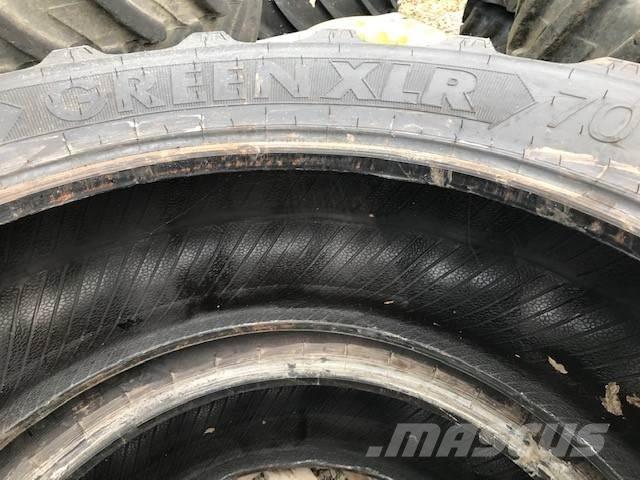 Rear Tyres Opony, koła i felgi