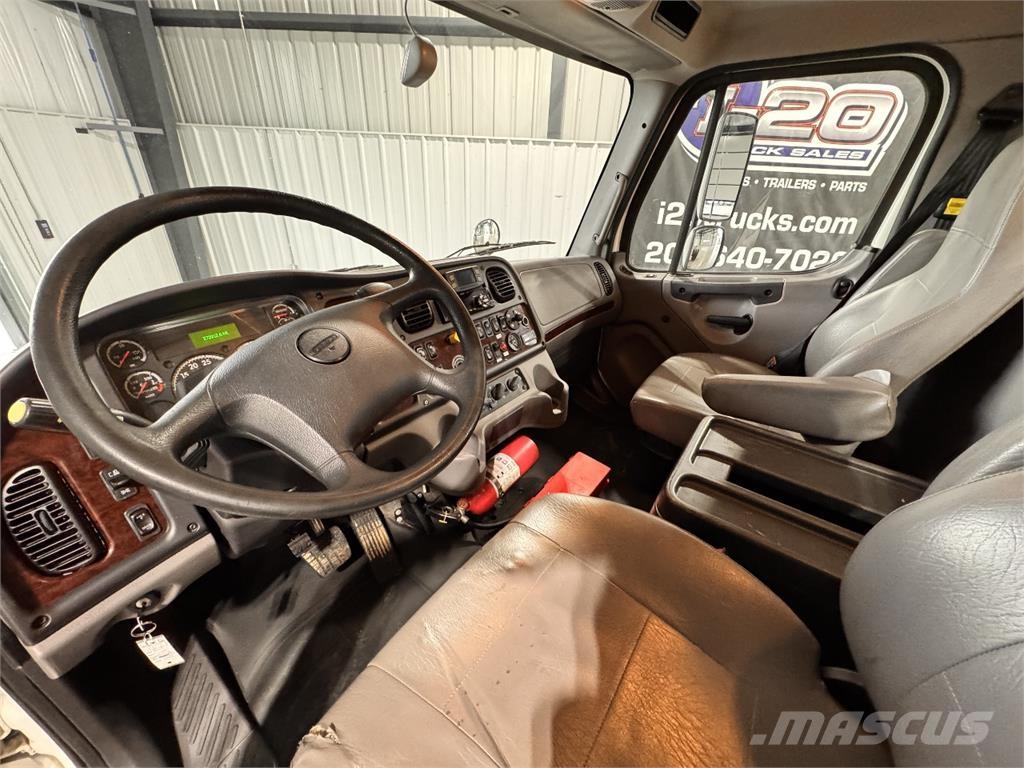 Freightliner M2 Pojazdy pod zabudowę