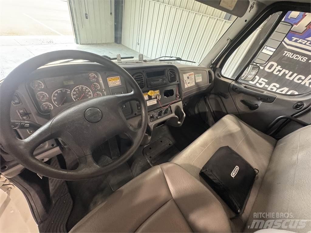 Freightliner M2 106 Pojazdy pod zabudowę
