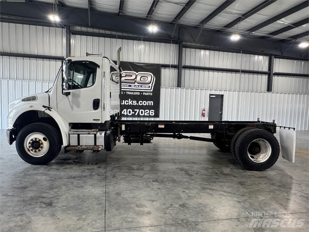 Freightliner M2 106 Pojazdy pod zabudowę