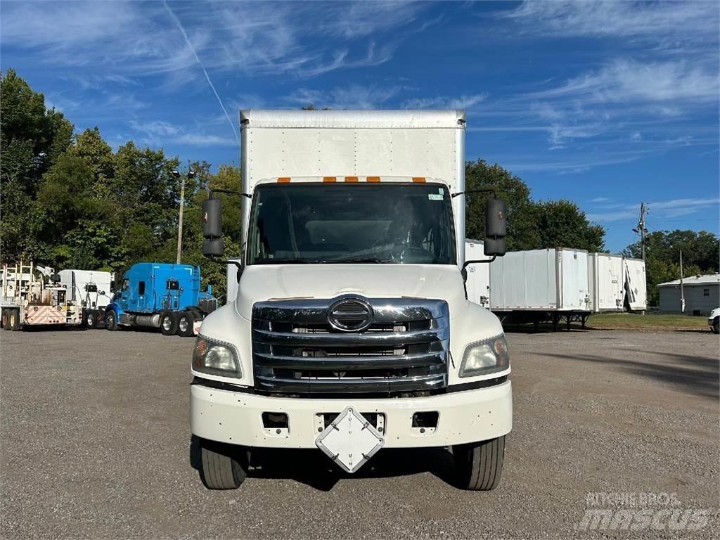 Hino 268 Samochody ciężarowe ze skrzynią zamkniętą
