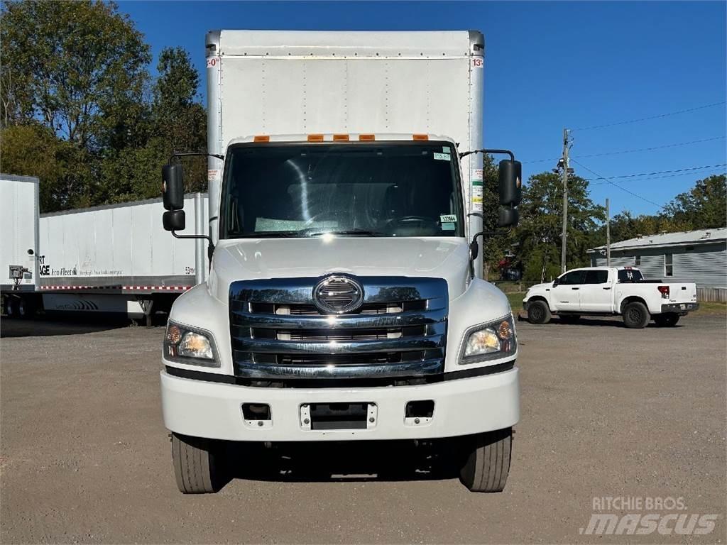Hino 268 Samochody ciężarowe ze skrzynią zamkniętą