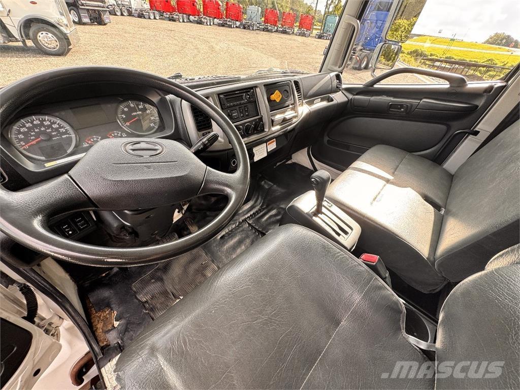 Hino 268 Samochody ciężarowe ze skrzynią zamkniętą