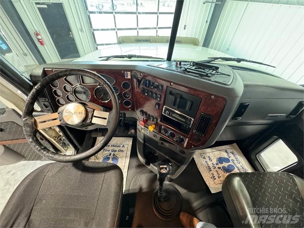 Mack CHU613 Ciągniki siodłowe