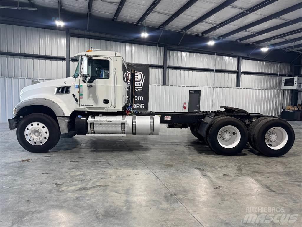 Mack GU713 Ciągniki siodłowe