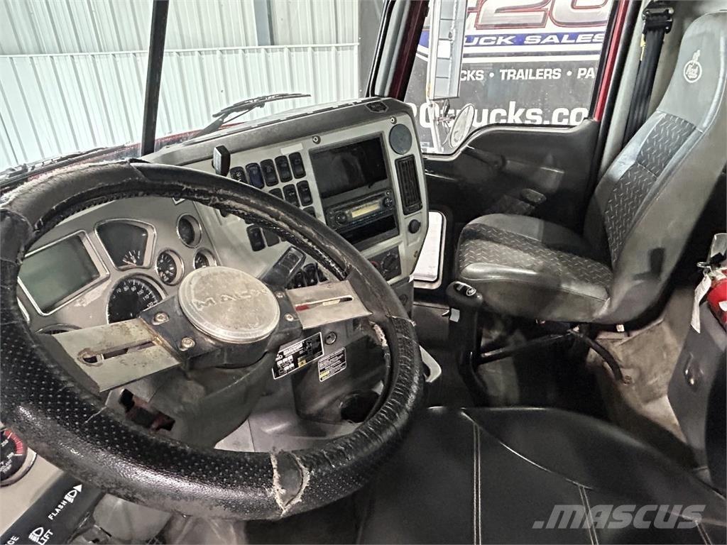Mack GU713 Ciągniki siodłowe