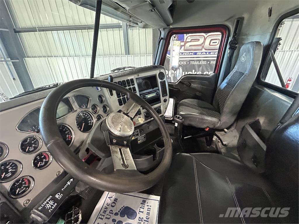 Mack GU713 Ciągniki siodłowe