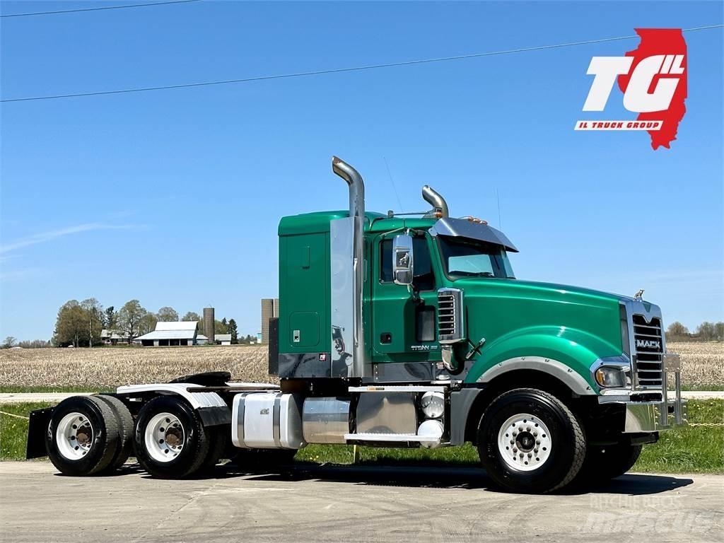Mack Titan TD713 Ciągniki siodłowe