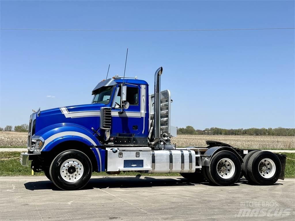 Mack Titan TD713 Ciągniki siodłowe