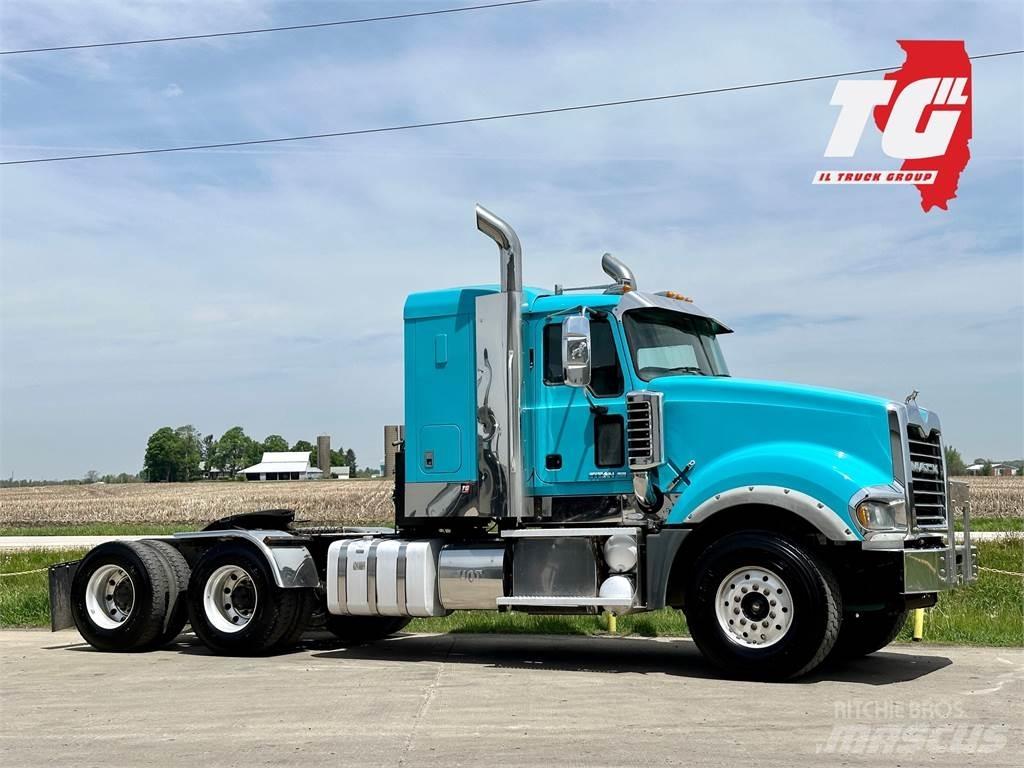 Mack Titan TD713 Ciągniki siodłowe