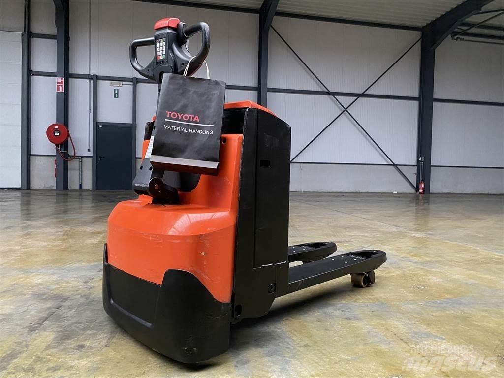 Toyota LWE200 Wózki paletowe ręczne