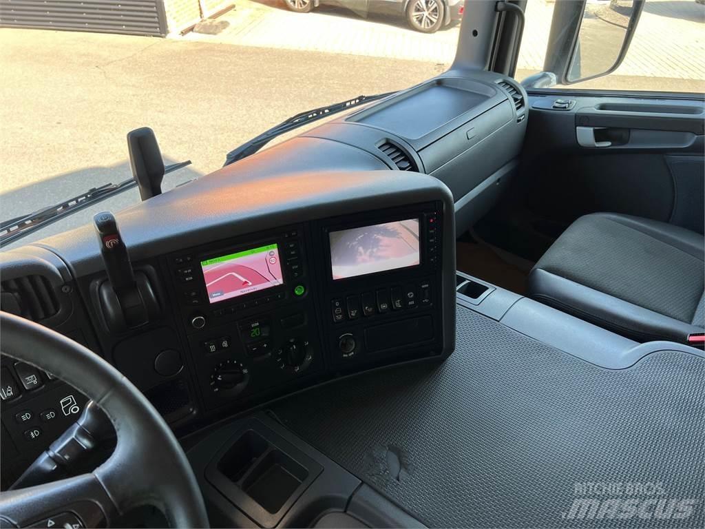 Scania P250 Samochody ciężarowe ze skrzynią zamkniętą