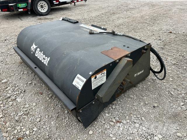 Bobcat  Zamiatarki - Zgarniarki - Odśnieżarki